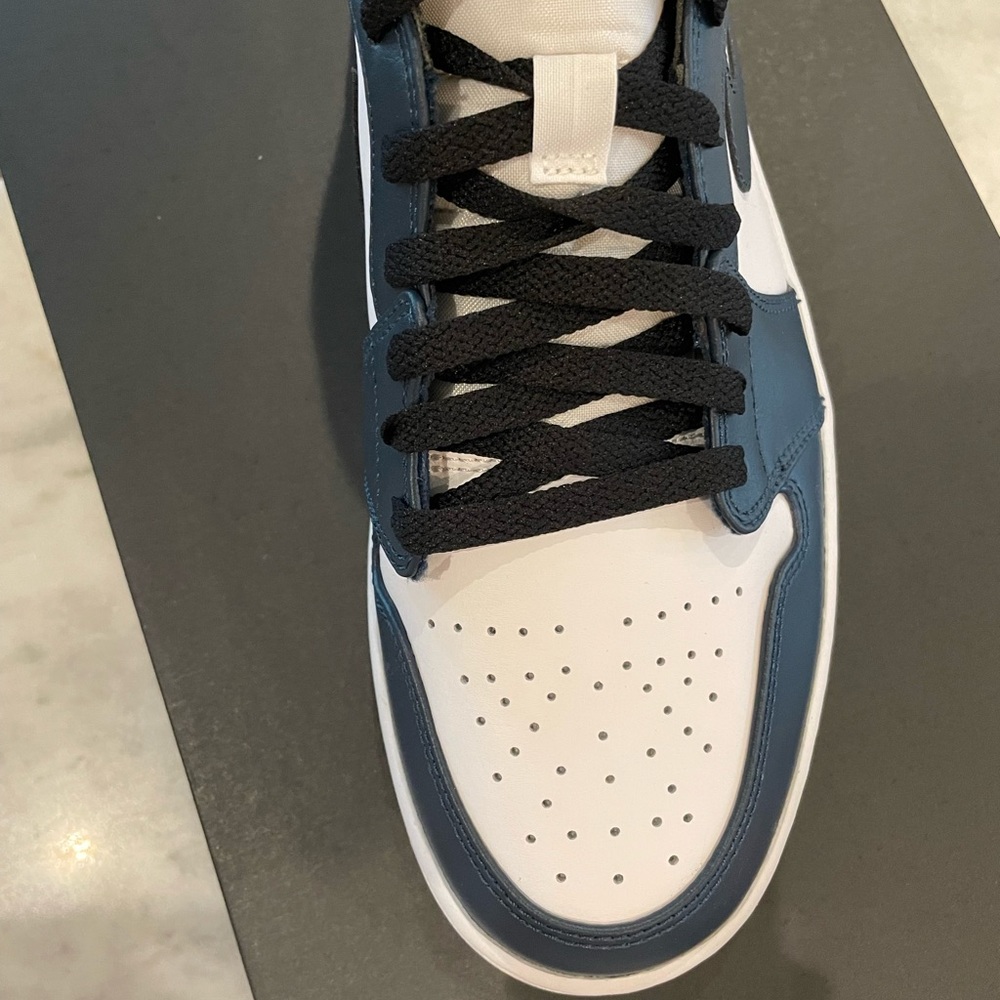 Air Jordan 1 Mid • Armory Navy / White-Black - Picture 5 of 8